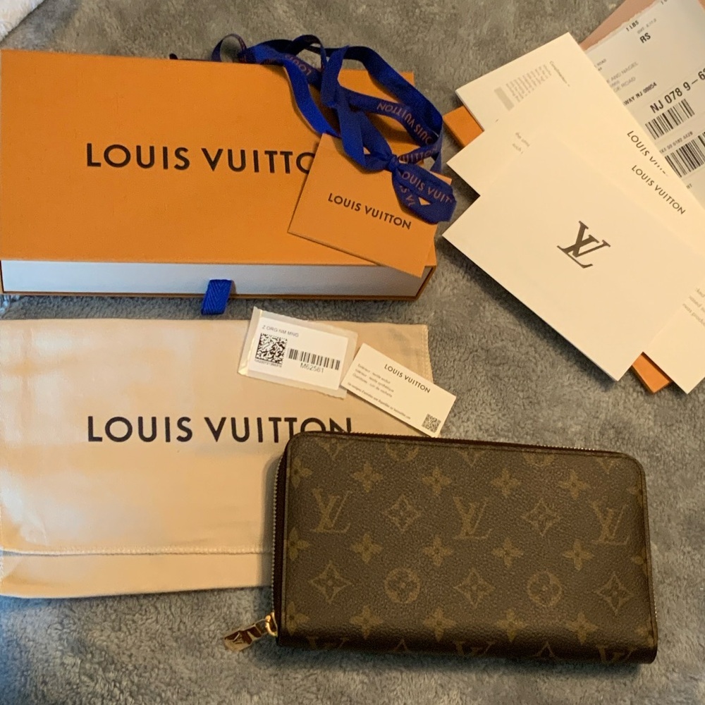 Louis Vuitton Monogram Zippy wallet organizer AUTHENTIC!